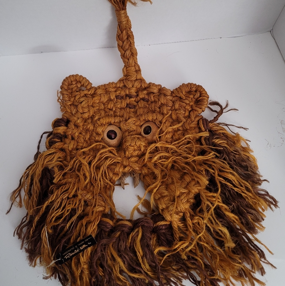 Rosenthal-netter macrame lion